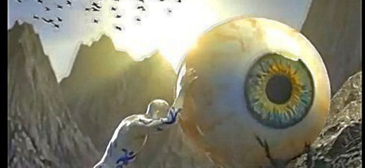 Ein Sisyphos-Avatar aus Porzellan - mit dem Auge der Zuschauerschaft? Ausschnitt aus "Happiness". 