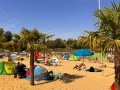 Am Palmenstrand im Seepark Zülpich wird die Schwimmsaison 2026 eröffnet. Foto: Seepark Zülpich